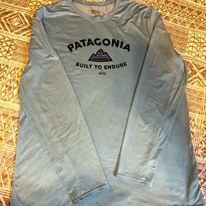 Men’s Patagonia long sleeve Capilene baselayer shirt in size L